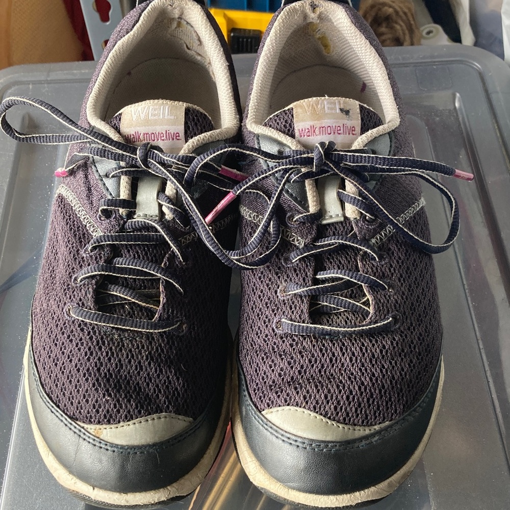 Dr. Weil Athletic Sneakers Walk Move Live  Size 8.5
